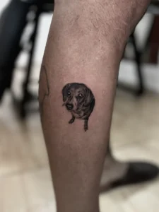 tatuaje de perro pequeño